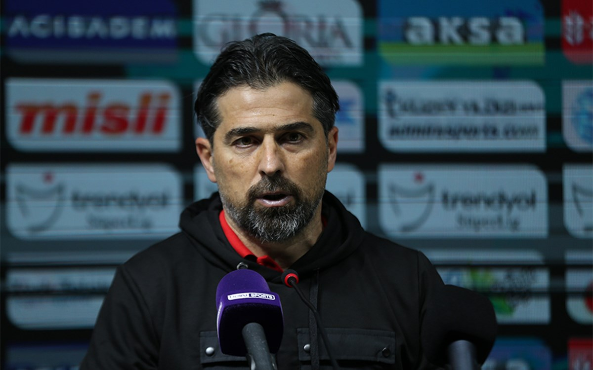 İlhan Palut ve Çaykur Rizespor takımı