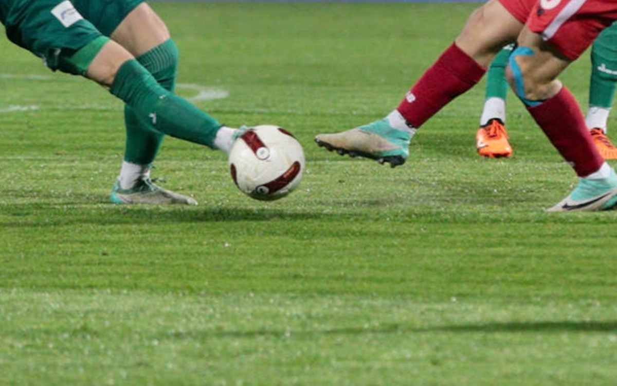 Kayseri RHG Enertürk Enerji Stadyumu önünde futbol atmosferi