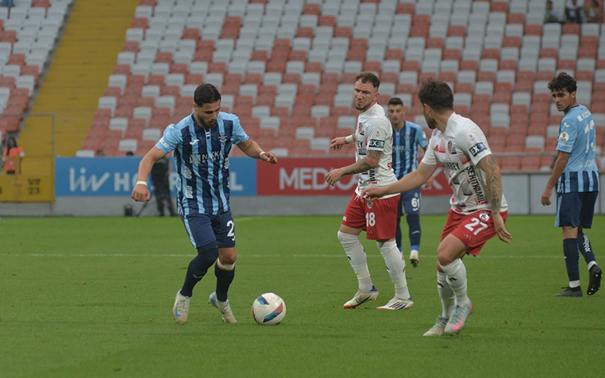 Adana Demirspor ve Gaziantep FK futbol takımlarının karşılaşması