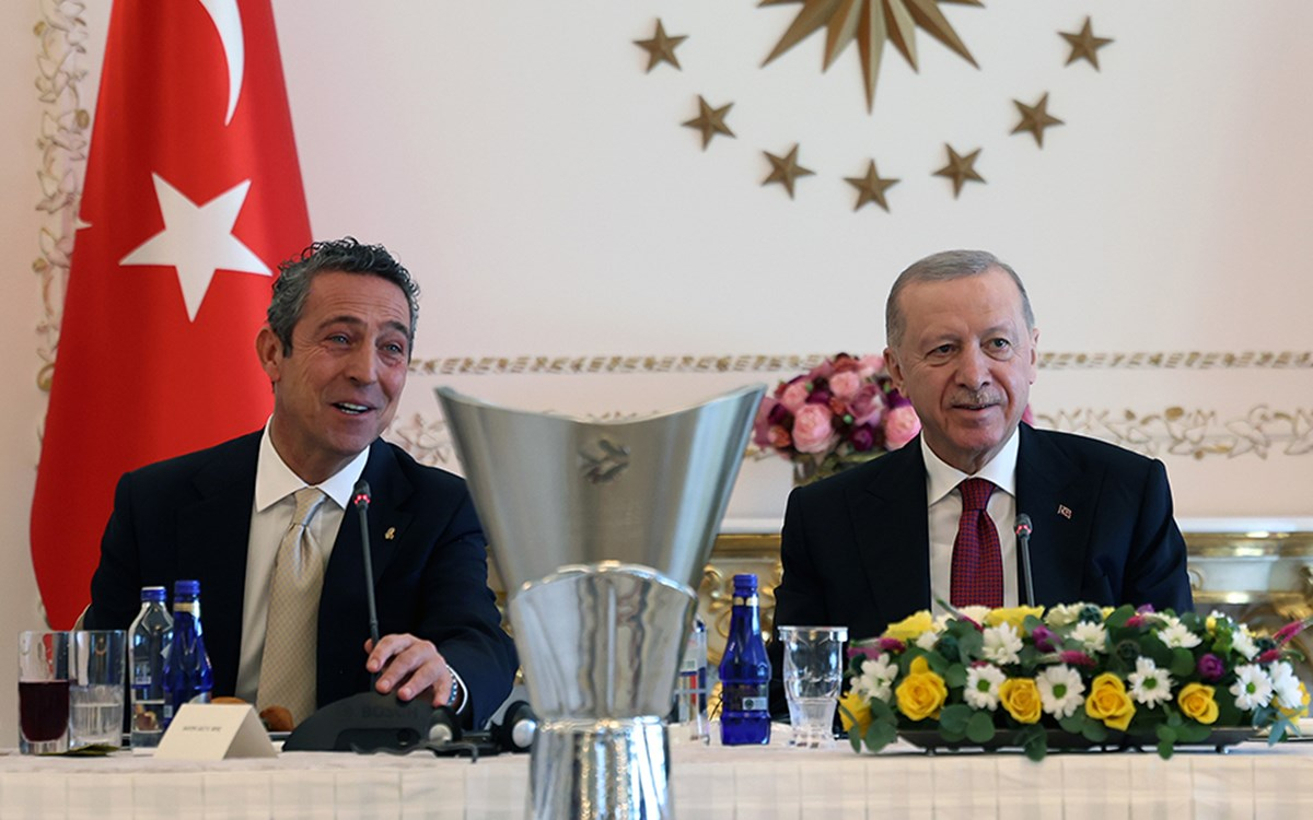 Fenerbahçe Başkanı Ali Koç ve futbolcular Cumhurbaşkanı Erdoğan ile görüşüyor