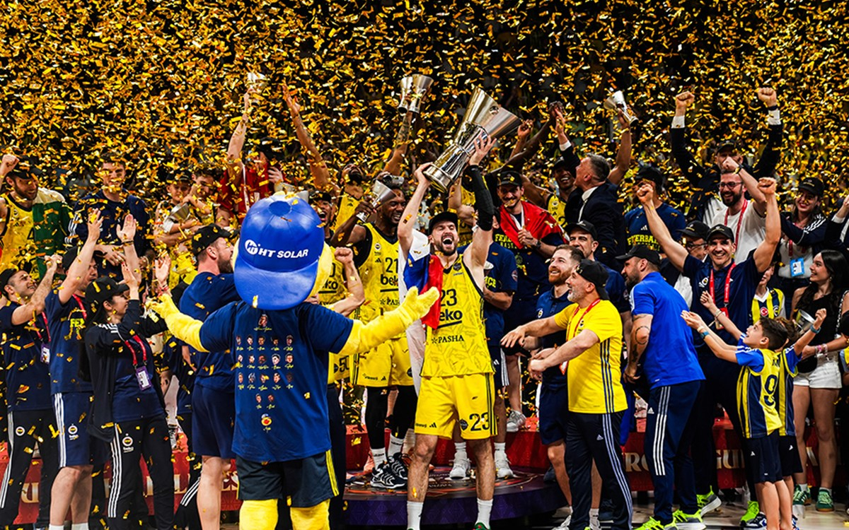 Fenerbahçe EuroLeague şampiyonluk kutlamaları