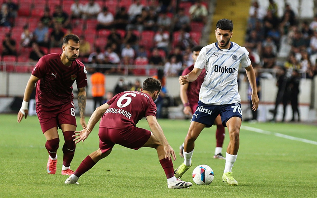 Fenerbahçe ve Hatayspor maçında yoğun mücadele
