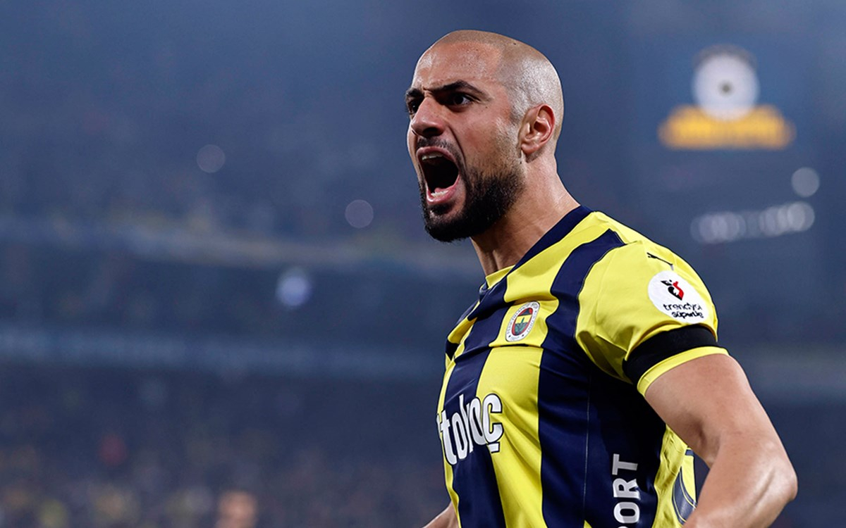 Fas milli futbolcuları sahada hazırlık yaparken