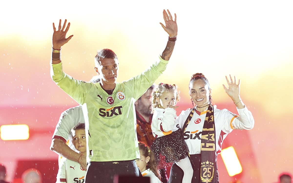 Galatasaray'da Şok Ayrılık! Muslera ve Mertens Takımda Veda Ediyor