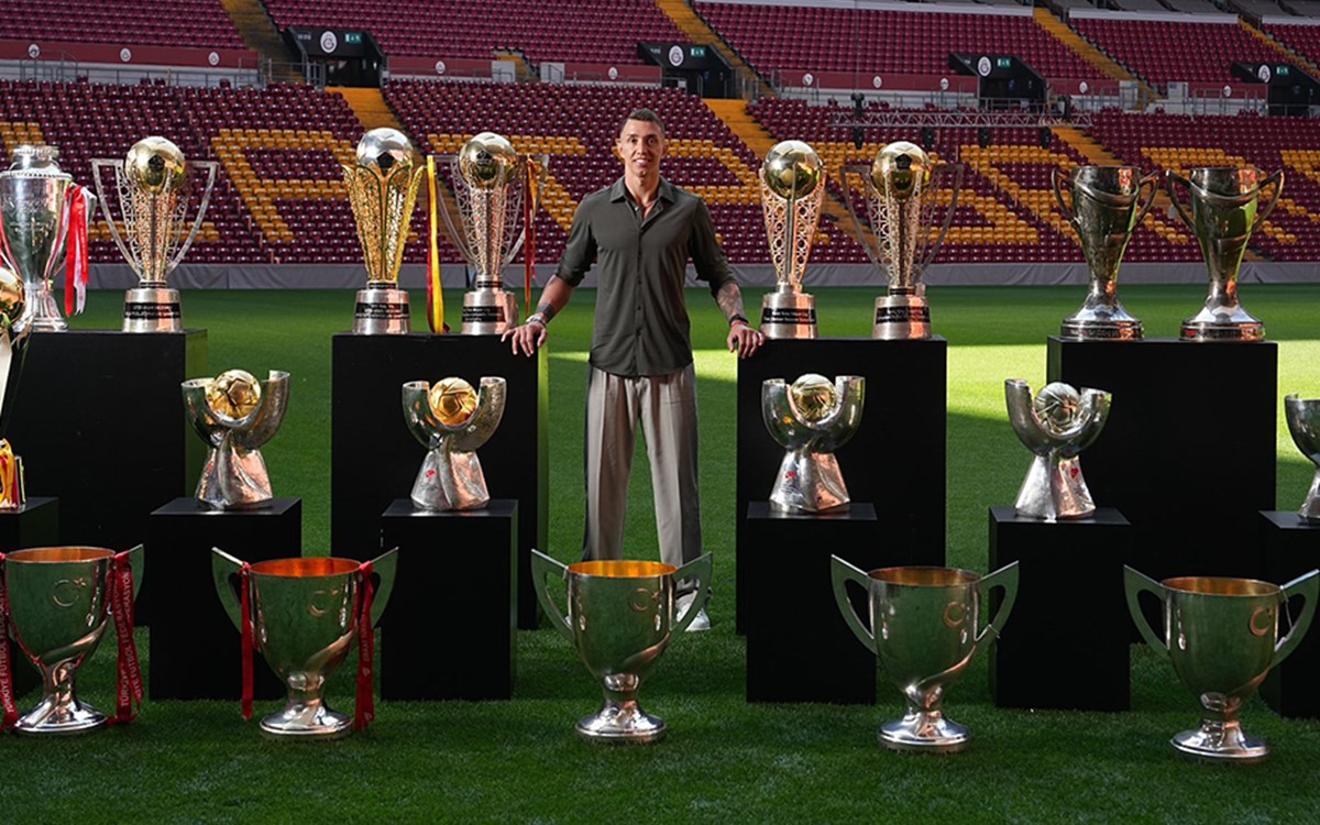 Galatasaray'da Süper Lig'in 25. Şampiyonluğunu Kutlayan Fernando Muslera Takımdan Ayrılıyor