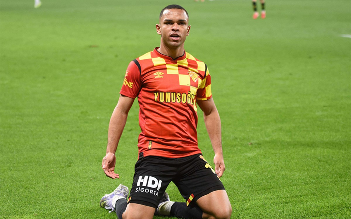 Göztepe'de Juan Silva ile yeni sezon anlaşması