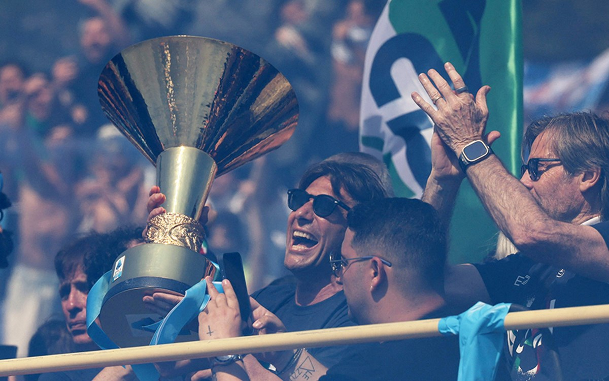 Napoli teknik direktörü Antonio Conte