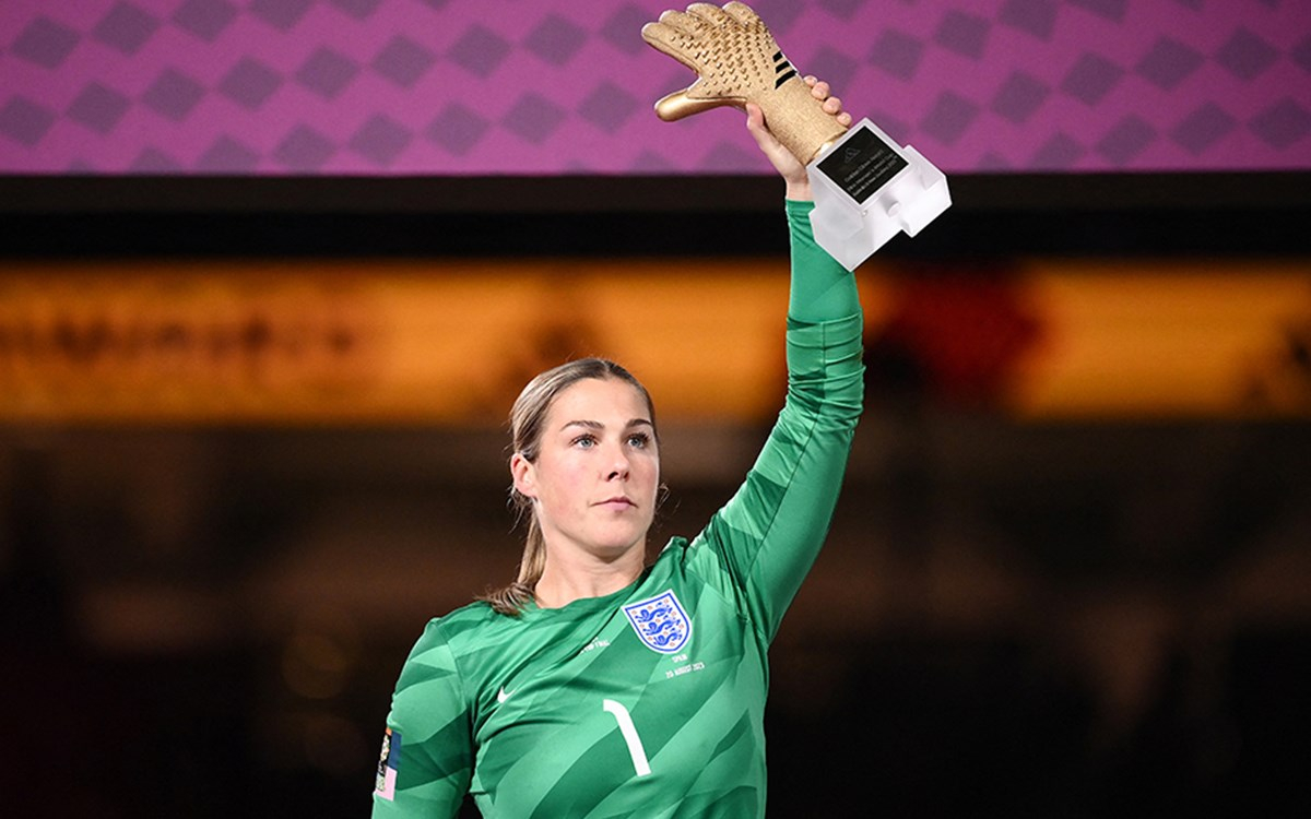 İngiltere kadın milli futbol takımı kalecisi Mary Earps, emeklilik kararını duyuruyor