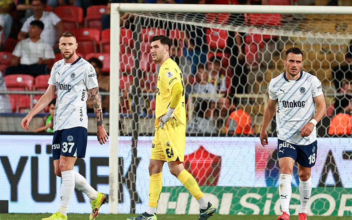 Fenerbahçe teknik direktörü Mourinho'nun takımına yönelik eleştiriler