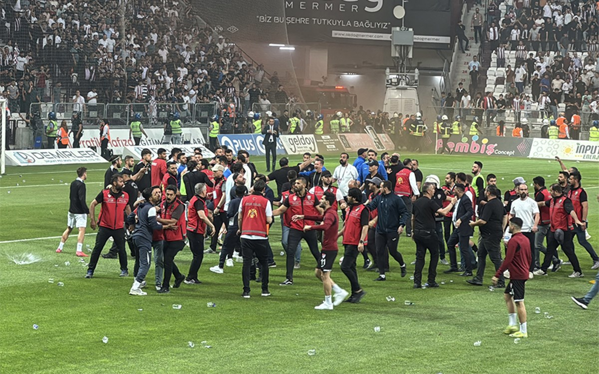 Elazığ'daki futbol maçında güvenlik ihlalleri ve olaylar