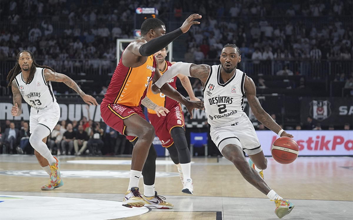Beşiktaş ve Galatasaray arasında basketbol maçı heyecanı