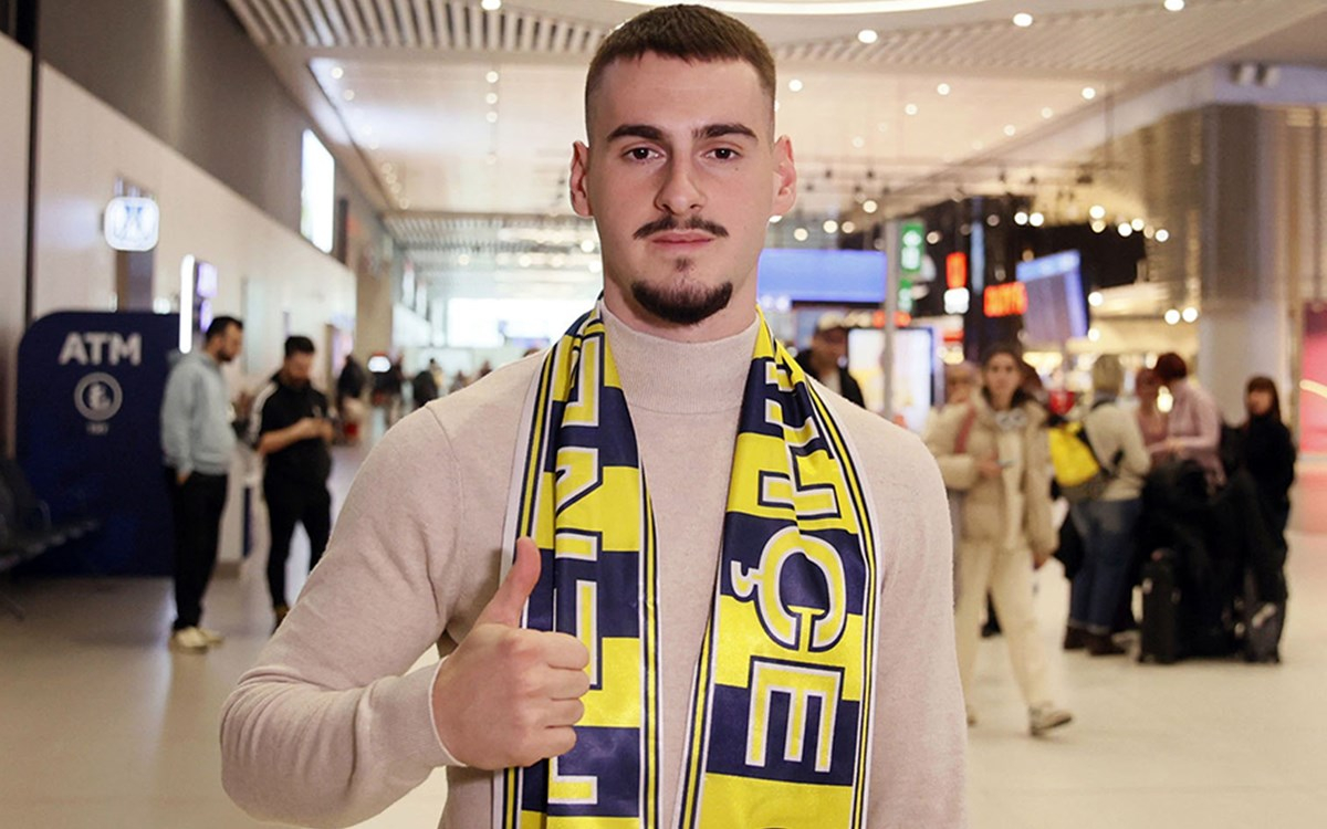 Fenerbahçe'nin genç sağ bek oyuncusu Mimovic