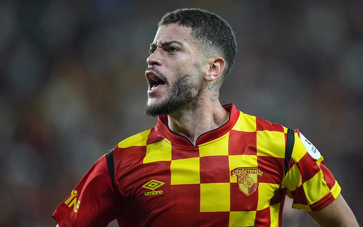 Göztepe futbol takımının transfer görüşmesi sırasında çekilmiş resmi