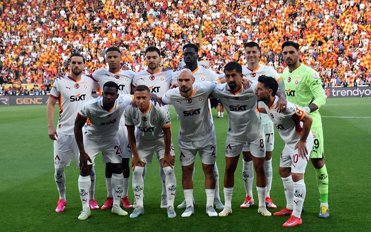 Türk futbolcuları ve tribün olayları
