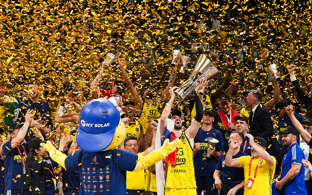 Fenerbahçe Beko EuroLeague şampiyonluğu kutlaması