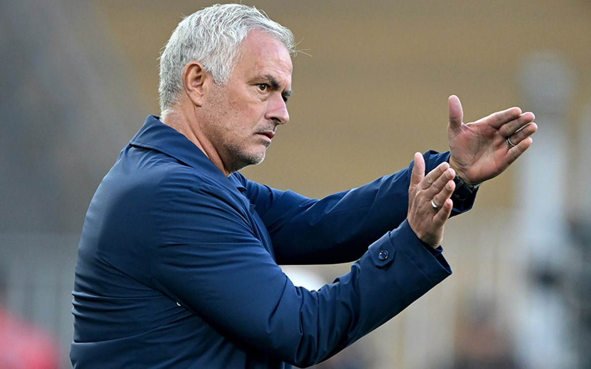 Fenerbahçe'de Mourinho Krizi Tırmanıyor: Yönetim ve Teknik Heyet Yüz Yüze Geliyor