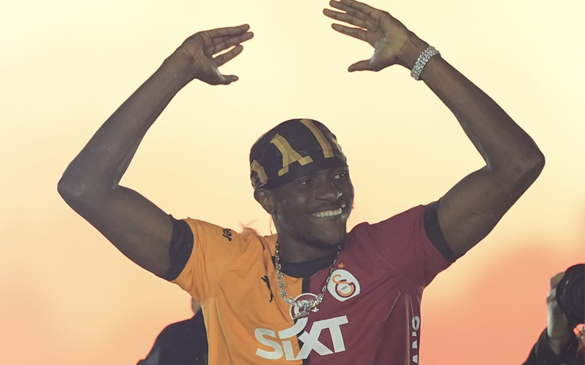 Victor Osimhen Al-Hilal transferi görüşmesi yaparken