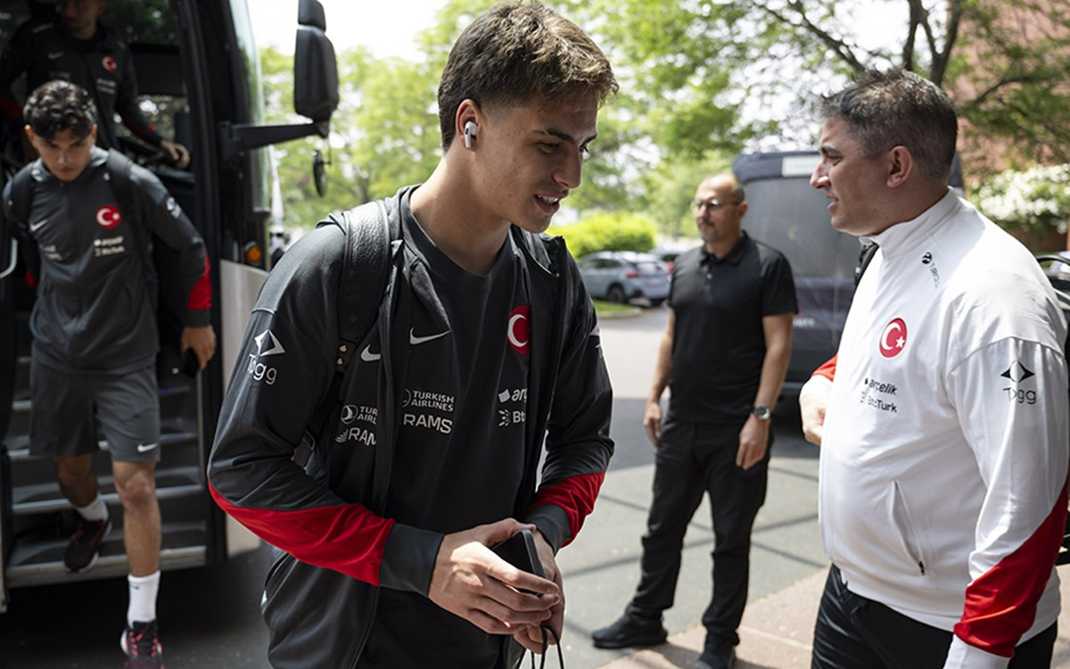 Milli takım oyuncuları hazırlık yaparken görüntüsü