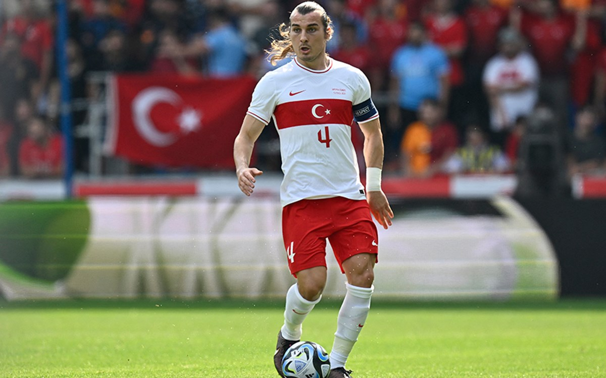 Milli Takım oyuncuları ABD karşısında sahaya çıkarken