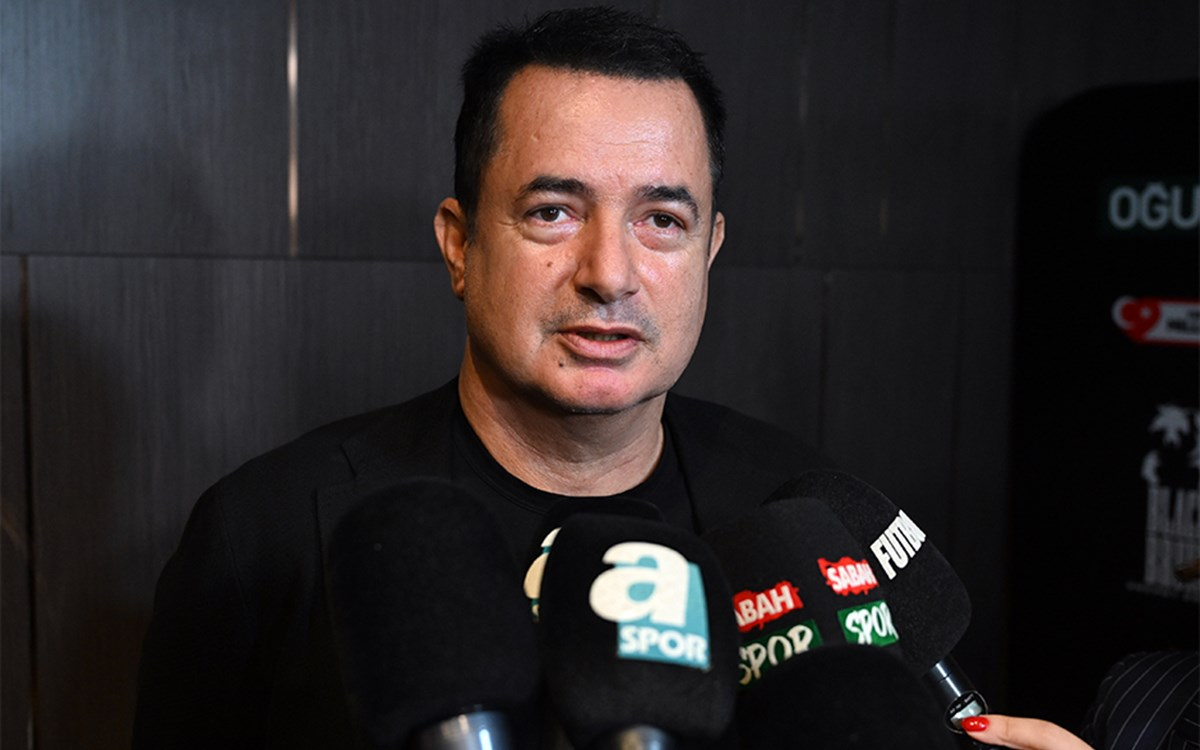 Acun Ilıcalı, spor ve transfer açıklamaları yaparken