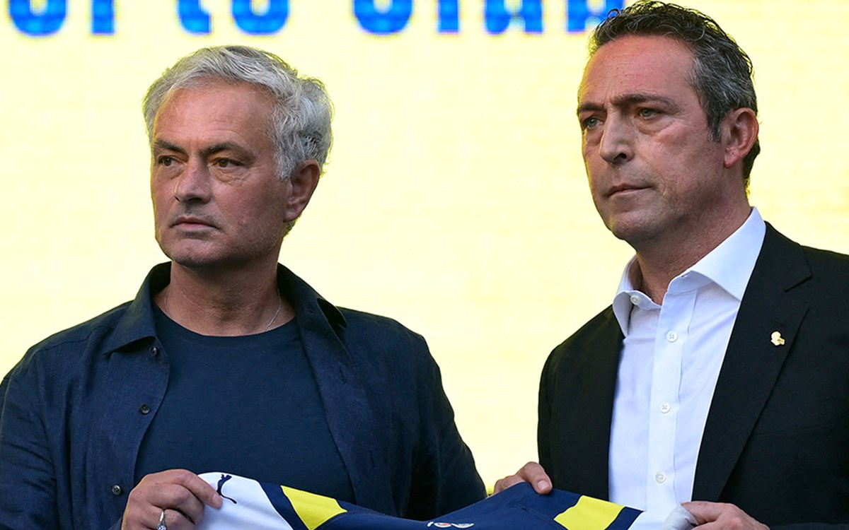 Fenerbahçe ve Mourinho arasındaki belirsizlik devam ederken yönetim değerlendirmeleri sürüyor