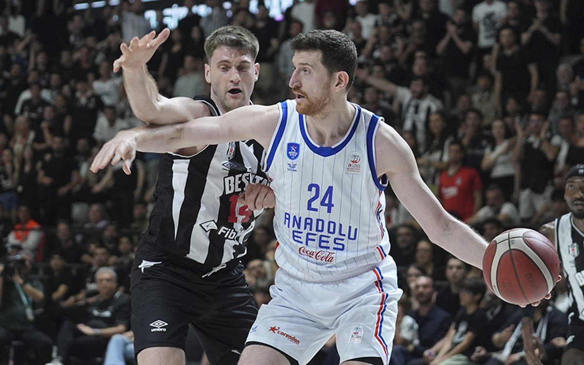 Anadolu Efes, Beşiktaş'ı Düşüşe Geçiren Kritik Galibiyetle Seride 1-0 Öne Geçti