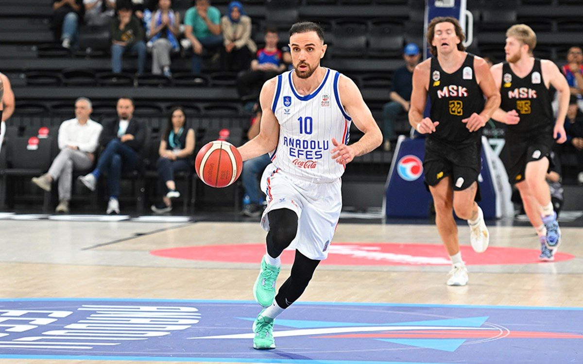 Anadolu Efes ve Mersin Spor basketbol maçı