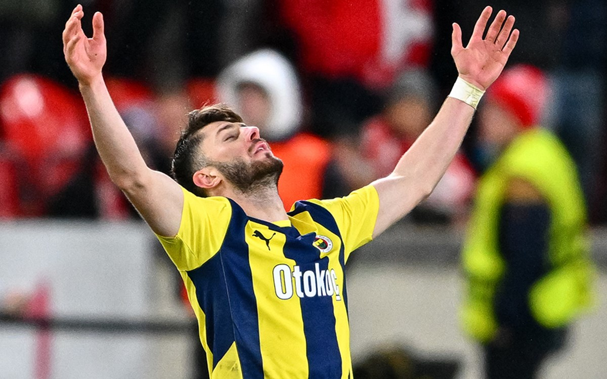 İsmail Yüksek Fenerbahçe formasıyla sahada