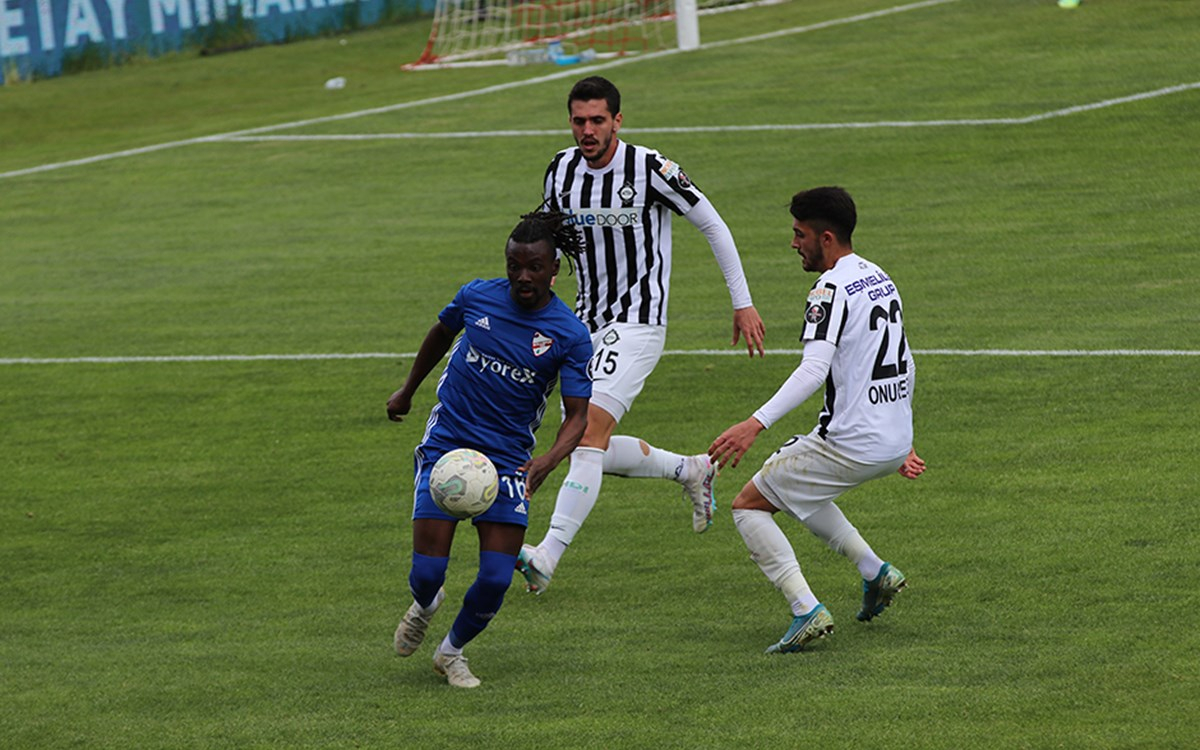 Altay'ın genç ve başarılı futbolcusu Onur Efe