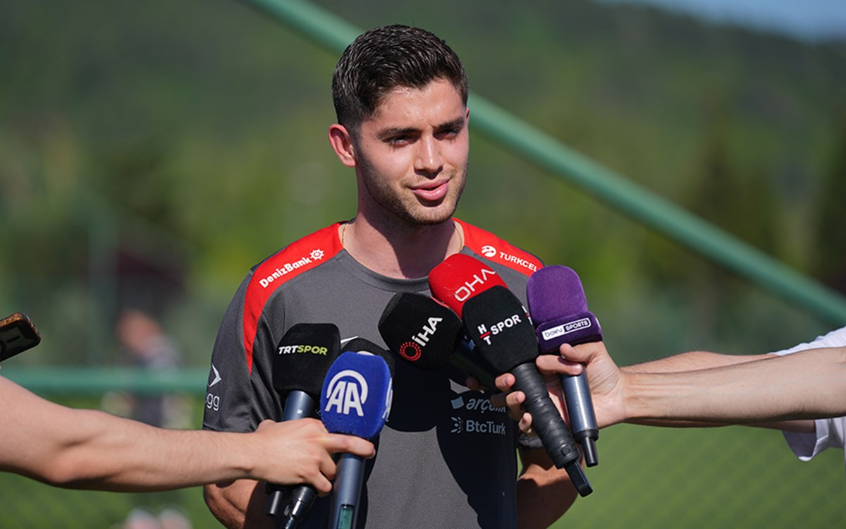 Milli takım genç futbolcuları Burak İnce ve Yiğit Efe Demir açıklamalarda bulunuyor