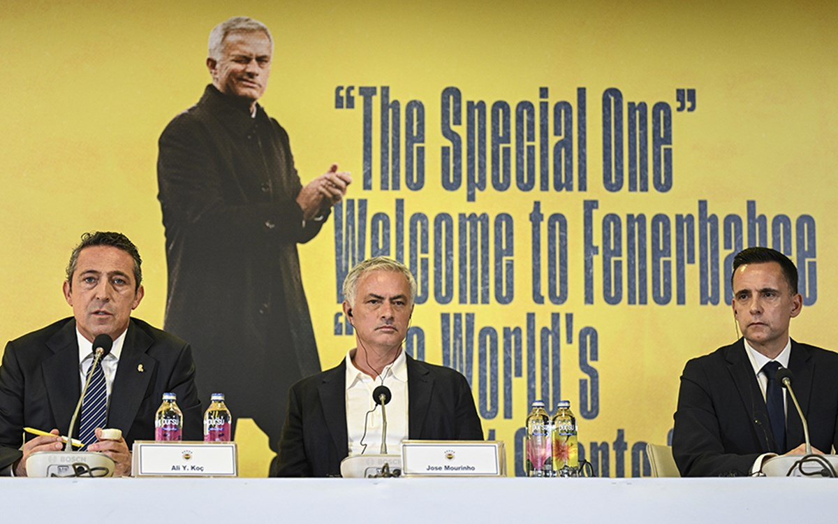 Fenerbahçe Teknik Direktörü Jose Mourinho ve Mario Branco vedalaşıyor