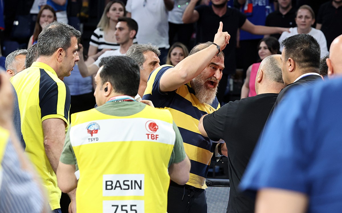 Fenerbahçe yönetimi milli takım kararını açıklıyor