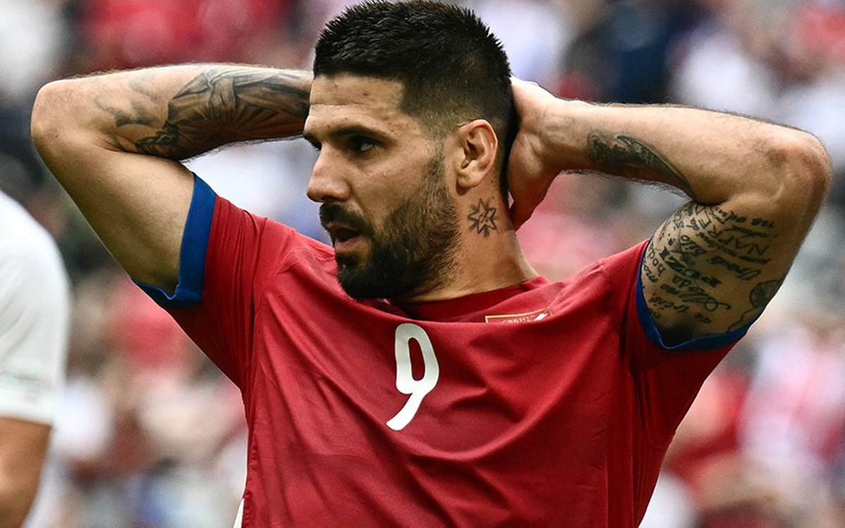 Aleksandar Mitrovic'in futbol maçı sırasında görüntüsü