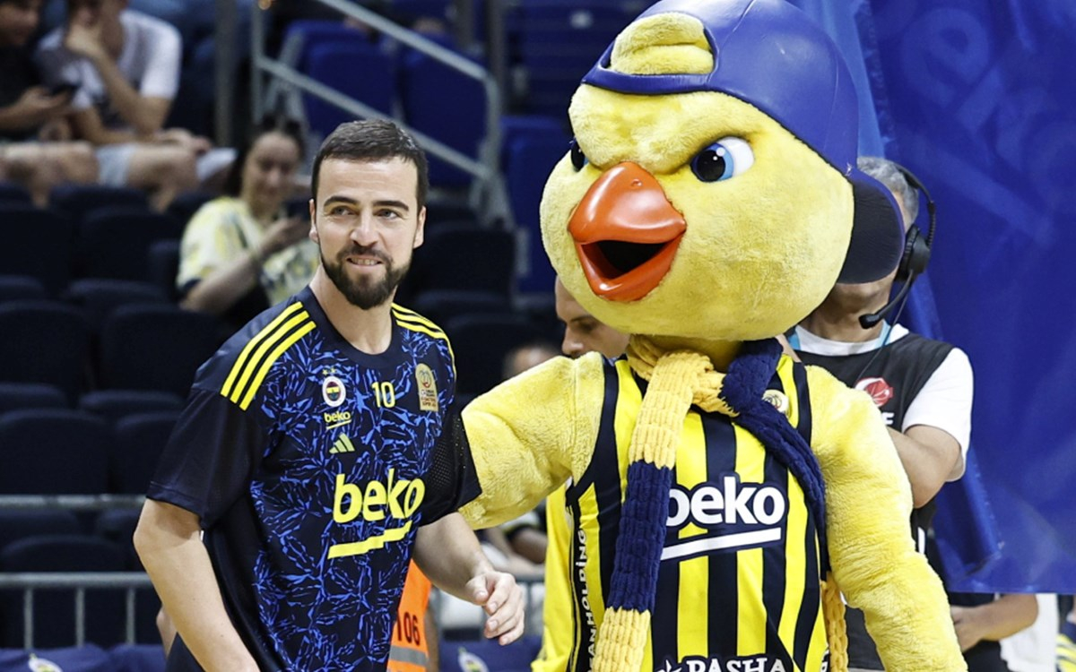 Fenerbahçe'nin yeni maskotu Yellow, sarı kanarya temalı sevimli figür
