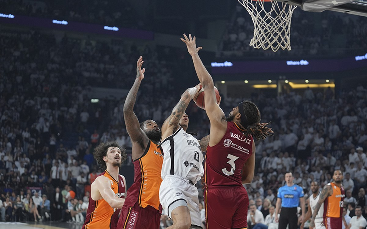 Galatasaray ve Beşiktaş basketbol takımları karşılaşması