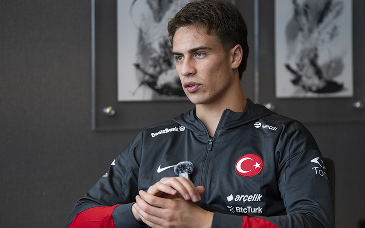 Kenan Yıldız maç özel pozisyonda