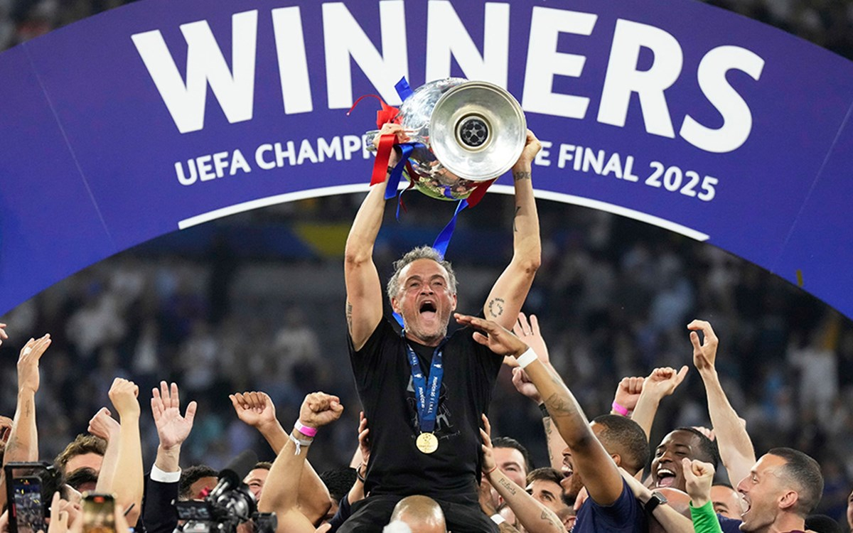 Luis Enrique PSG teknik direktörü duygusal anlar yaşıyor