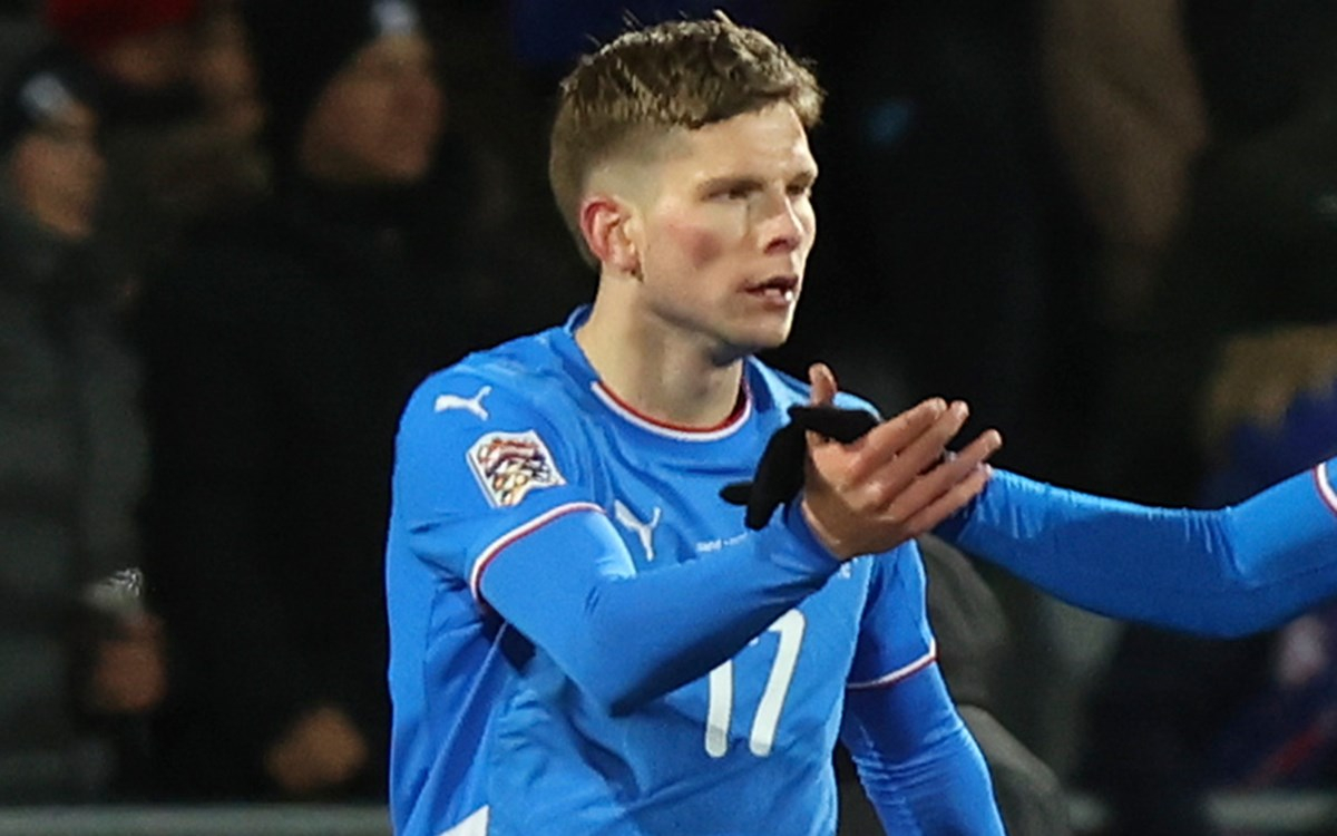 Samsunspor Logi Tomasson transferi sonrası kutlama anı