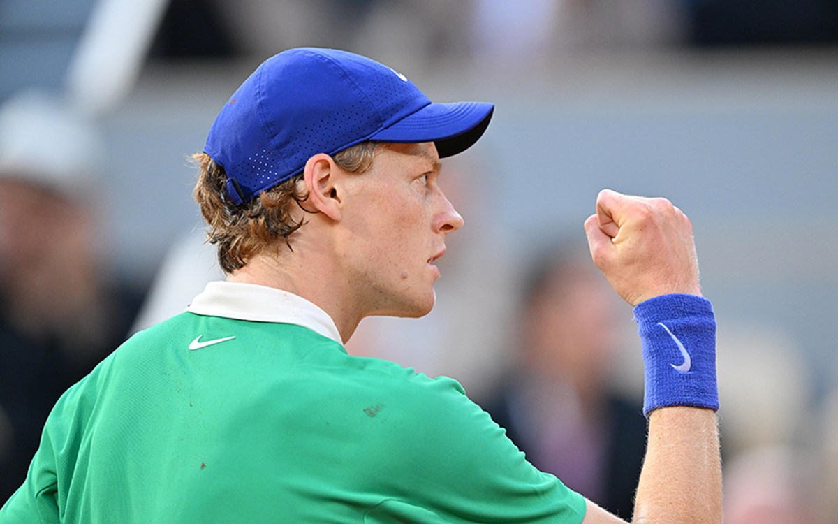 Fransa Açık'ta Sinner ve Djokovic yarı final maçında mücadele ediyor