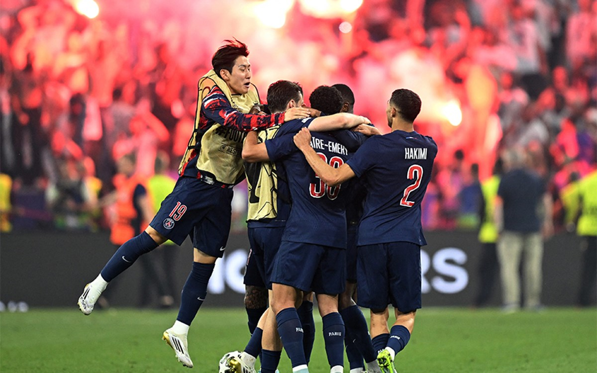UEFA Şampiyonlar Ligi finalinde PSG'nin şampiyonluğu kutlanıyor
