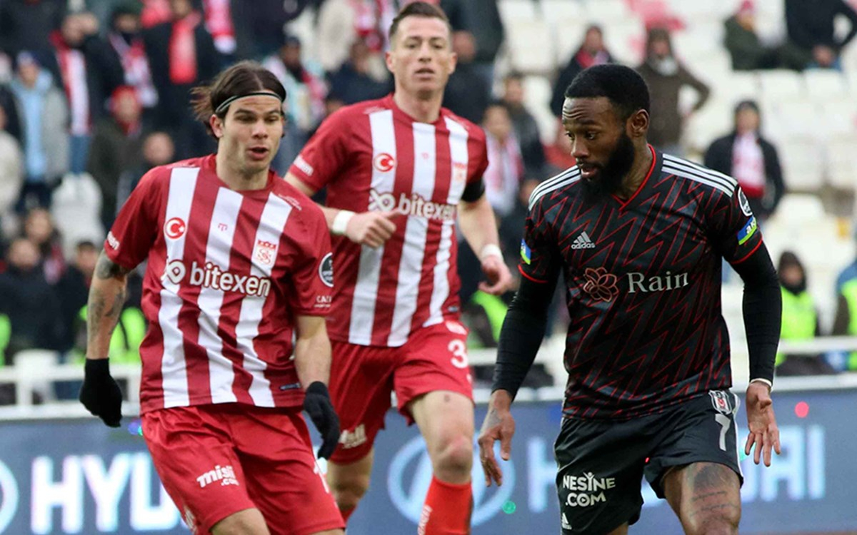 Georges-Kévin N'Koudou futbol kulübü formasıyla