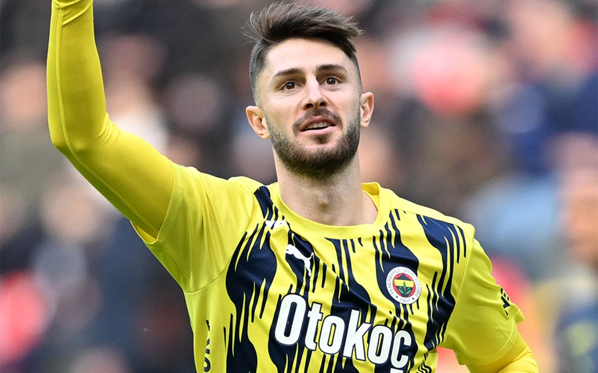 Fenerbahçe forması giyen İsmail Yüksek