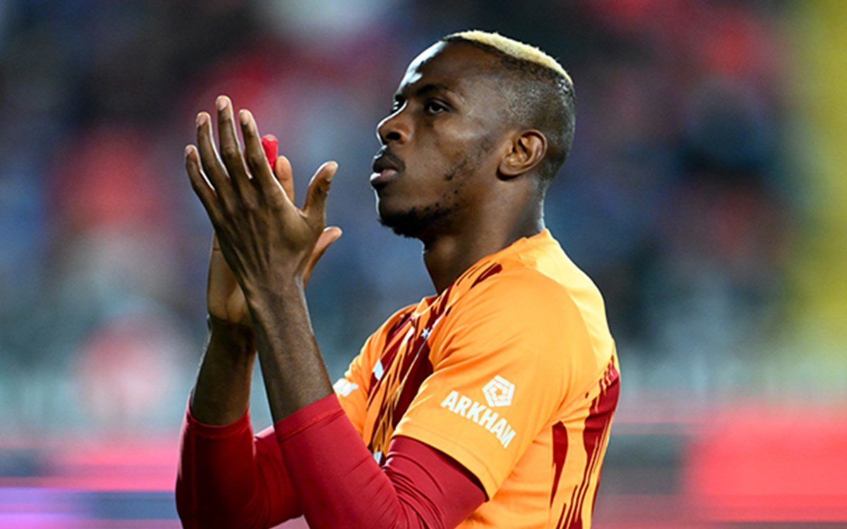 Victor Osimhen, transfer detaylarını belirleyen medya görüntüsü